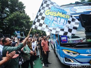 Momen Menag Yaqut Lepas 30 Bus Pemudik