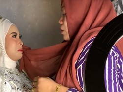 Viral Pengantin Wanita Haru Saat Kedatangan Calon Mertua yang Tak Berjodoh
