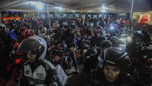 Pemudik Sepeda Motor Menyemut di Pelabuhan Ciwandan