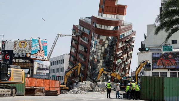 Penampakan Bangunan Nyaris Roboh Akibat Gempa Taiwan