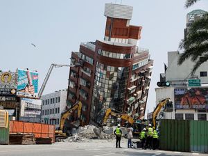 Penampakan Bangunan Nyaris Roboh Akibat Gempa Taiwan Penampakan Bangunan Nyaris Roboh Akibat Gempa Taiwan