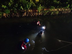 Mobil Nyemplung Sungai di Bogor Berhasil Dievakuasi, Sopir Selamat