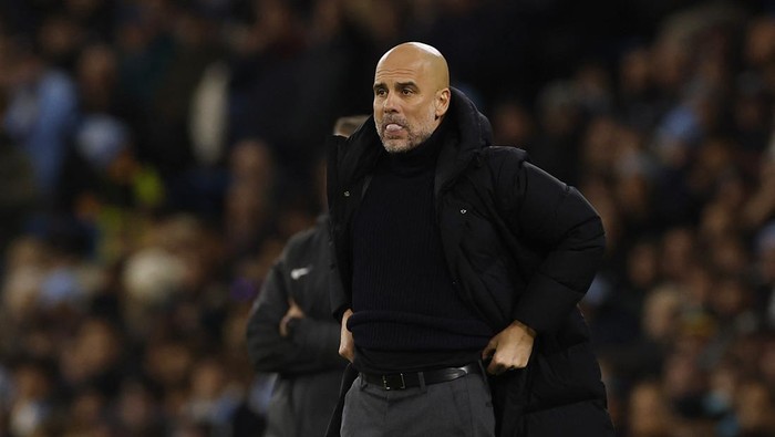 Soccer Football - Premier League - Manchester City v Aston Villa - Etihad Stadium, Manchester, Britain - April 3, 2024 Manchester City manager Pep Guardiola Action Images via Reuters/Jason Cairnduff NO USE WITH UNAUTHORIZED AUDIO, VIDEO, DATA, FIXTURE LISTS, CLUB/LEAGUE LOGOS OR LIVE SERVICES. ONLINE IN-MATCH USE LIMITED TO 45 IMAGES, NO VIDEO EMULATION. NO USE IN BETTING, GAMES OR SINGLE CLUB/LEAGUE/PLAYER PUBLICATIONS.