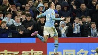 Phil Foden. Pemain Manchester City ini bikin hat-trick dalam kemenangan 4–1 melawan Aston Villa pada 3 April 2024. Itu adalah hat-trick ketiga Foden di Premier League musim ini. Foto: Dave Thompson/AP