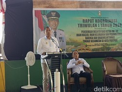 Pj Wali Kota Parepare Serahkan Insentif untuk 1.809 Ketua RT/RW-Imam Masjid
