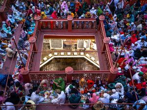Rame Bangat! Begini Suasana Buka Puasa di Masjid Nakhoda India
