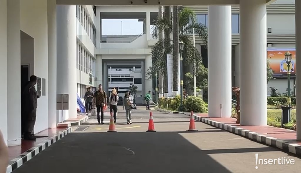 Sandra Dewi memenuhi panggilan Kejagung untuk menjalani pemeriksaan sebagai saksi kasus korupsi timah yang melibatkan suaminya, Harvey Moeis.
