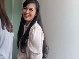 Senyum Sandra Dewi Saat Tiba di Kejagung: Doain Ya! Senyum Sandra Dewi Saat Tiba di Kejagung: Doain Ya!