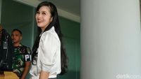 Senyum Sandra Dewi Jelang Diperiksa di Kasus Harvey Moeis