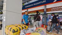 Pemudik Mulai Padati Stasiun Surabaya Pasar Turi