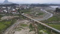 Waduk Paling Memukau di Kolombia Kini Menyusut Kekeringan