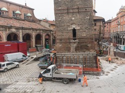 Ada Menara Pisa Ke-2 Nih di Italia, Bangunannya Lebih Miring!
