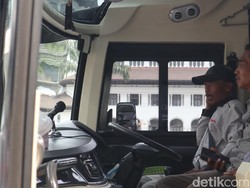 Cerita Asep Dedi, Puluhan Tahun Antar Pemudik ke Kampung Halaman