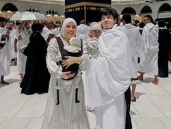 Atta Halilintar-Aurel Pasrah Umrah Bawa 2 Anak Hadapi Cuaca di Makkah