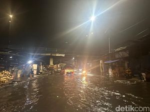 Diguyur Hujan Deras, Sejumlah Kawasan di Surabaya Banjir