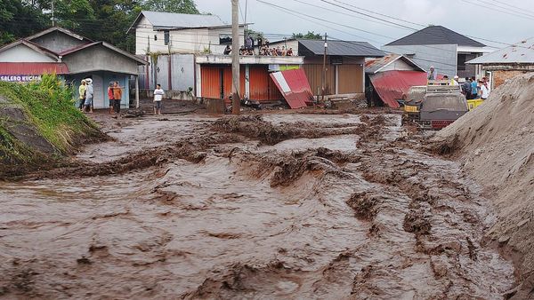 Foto-foto Dahsyatnya Terjangan Banjir Lahar Dingin Gunung Marapi