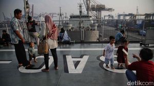 Begini Suasana Mudik Gratis dengan Kapal Perang