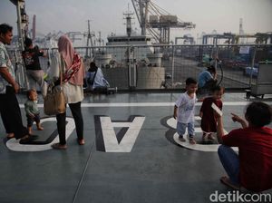 Begini Suasana Mudik Gratis dengan Kapal Perang