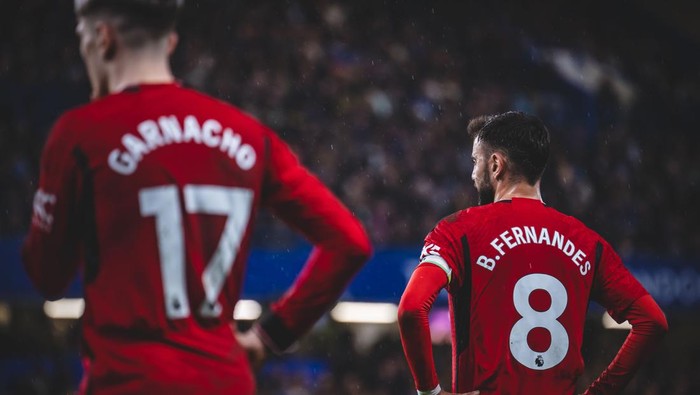 LONDON, ENGLAND - APRIL 04: Bruno Fernandes of Manchester United in action during the Premier League match between Chelsea FC and Manchester United at Stamford Bridge on April 04, 2024 in London, England. (Photo by Ash Donelon/Manchester United via Getty Images)