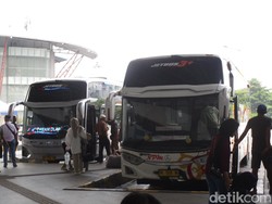 Cerita Para Sopir AKAP Melawan Microsleep dan Highway Hypnosis di Jalur Mudik