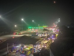 Urai Kepadatan, Polisi Berlakukan Contraflow di Tol Japek