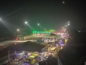 H-5 Lebaran, Bus Pemudik Mulai Mendominasi di Tol Jakarta-Cikampek H-5 Lebaran, Bus Pemudik Mulai Mendominasi di Tol Jakarta-Cikampek
