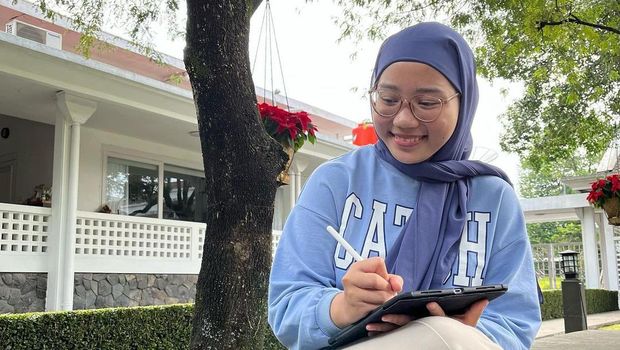 Gaya hijab Camillia Laetitia Azzahra, putri Ridwan Kamil
