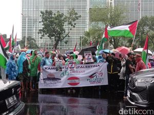 Massa Berdemo Bela Palestina di Depan Kedubes AS Sore Ini Massa Berdemo Bela Palestina di Depan Kedubes AS Sore Ini