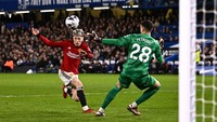 Di babak kedua, MU sempat berbalik unggul lewat gol Garnacho. Winger Argentina itu mencatat brace, sekaligus mengubah skor menjadi 3-2 atas Chelsea.  