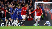 Hasil ini membuat Manchester United masih tertahan peringkat 6 klasemen Liga Inggris dengan 48 poin. Sementara Chelsea naik ke peringkat 10 dengan 43 poin. Matthew Childs/Action Images/Reuters  