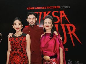 Adu Gaya Bintang Siksa Kubur di Red Carpet, Pakai Karya Desainer Lokal Adu Gaya Bintang Siksa Kubur di Red Carpet, Pakai Karya Desainer Lokal