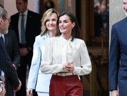 Siasat Ratu Letizia Tampil Elegan dengan Celana Panjang Kulit