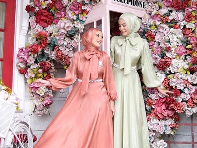 8 Foto Inspirasi Dress Shimmer untuk Baju Lebaran 2024 ala Selebgram Hijab