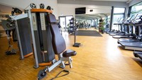 Disediakan juga gym untuk para atlet melatih kebugaran tubuh.  