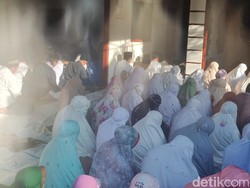 Jemaah Aolia di Gunungkidul Laksanakan Salat Idul Fitri Hari Ini