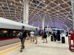 Libur Lebaran, Kereta Cepat Wira-wiri 52 Perjalanan/Hari