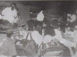 Potret Mudik Zaman Old: Penumpang Berdesakan di Atap Gerbong-Lokomotif