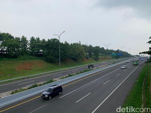 Contraflow Diberlakukan di KM 47-70 Tol Cikampek demi Urai Macet Arus Mudik