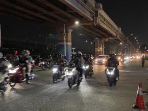 Lalin Kalimalang Bekasi Ramai Lancar Malam Ini, Pemudik Mulai Melintas Lalin Kalimalang Bekasi Ramai Lancar Malam Ini, Pemudik Mulai Melintas