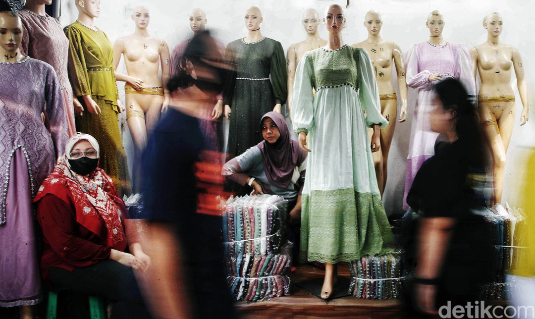 Warga beraktivitas di Pekalongan 2016