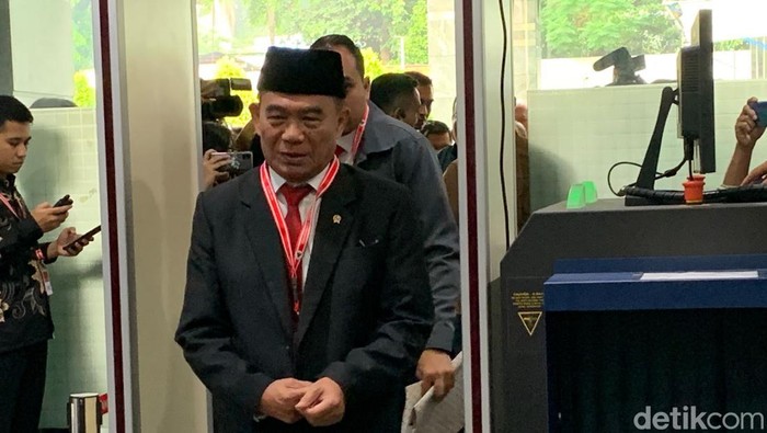 Menteri Koordinator Bidang Pembangunan Manusia dan Kebudayaan Muhadjir Effendy di MK Menteri Koordinator Bidang Pembangunan Manusia dan Kebudayaan Muhadjir Effendy di MK