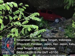 Diduga Lupa Tarik Tuas Rem, Mobil Isi Bocah 5 Tahun Terjun ke Sungai di Blora