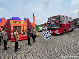 Senangnya Warga Saat Mudik Gratis Polres Mojokerto Kota Bikin Hemat Ongkos Senangnya Warga Saat Mudik Gratis Polres Mojokerto Kota Bikin Hemat Ongkos