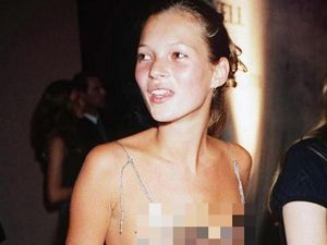 Gaun Transparan Kate Moss Dilelang, Sempat Heboh karena Ekspos Tubuh Gaun Transparan Kate Moss Dilelang, Sempat Heboh karena Ekspos Tubuh