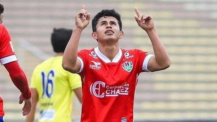Pesepakbola asal Peru ini viral di media sosial karena punya nama unik. Perkenalkan, Osama Vinladen yang namanya mirip-mirip tokoh teroris Osama bin Laden!