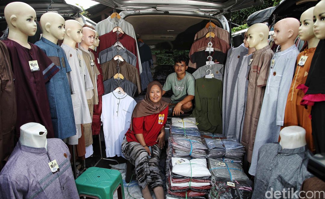 Rumah Makan Padang di kawasan Sunda Kelapa tak luput dari rob 2021