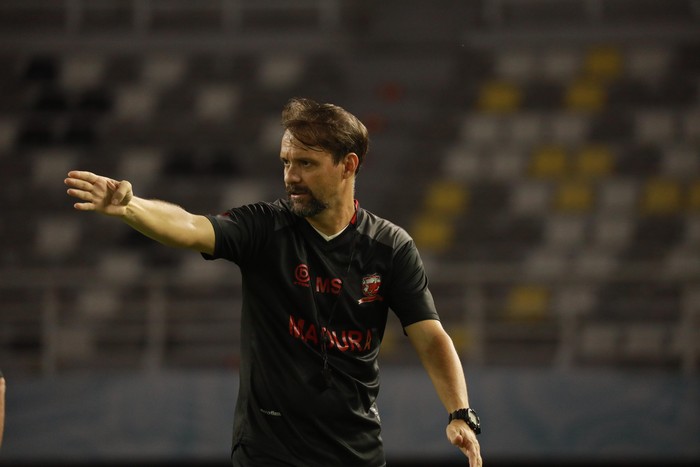 Pelatih Madura United Mauricio Souza Pelatih Madura United Mauricio Souza