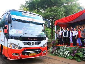 Pj Gubernur Jatim Berangkatkan 1.095 Pemudik Gratis dari Jakarta