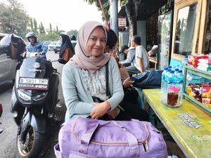 Kehabisan Tiket Bus di Pulo Gebang, Pemudik Ini Beralih Ke Terminal Pasar Rebo