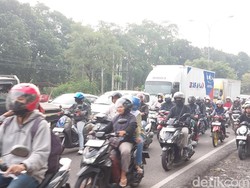 Pemudik Motor Mulai Padati Pantura Cirebon, Antrean mengular hingga 1,5 KM